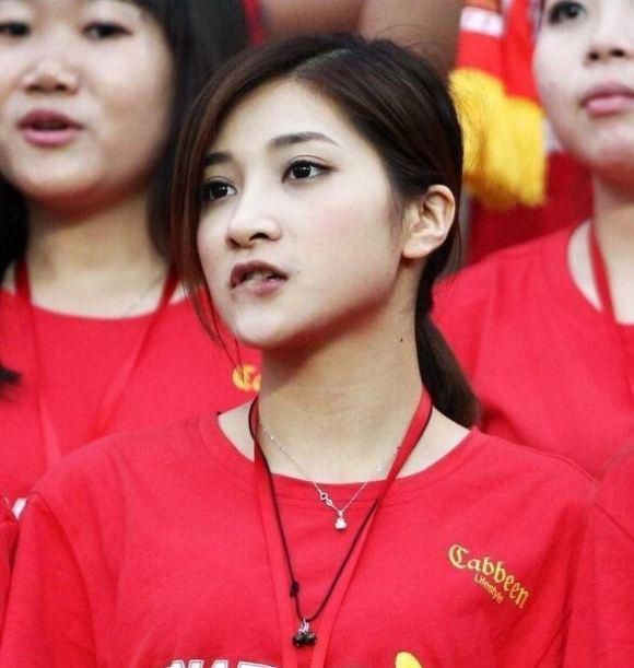 老师把尿口露出来给学生摸